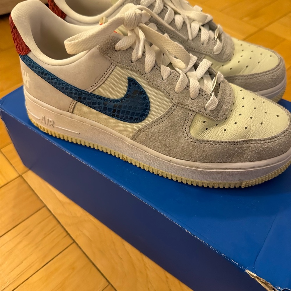 Nike Air Force 1 low Men’s 6/women’s 7.5